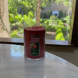 NEW 🔥 22oz Yankee Candle - Macintosh
